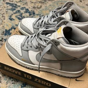 Kids jordan shoes size 5